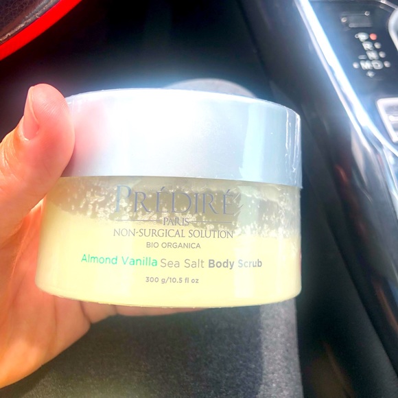 New unopened body scrub sea salt almond and vanilla makes your skin soooo soft